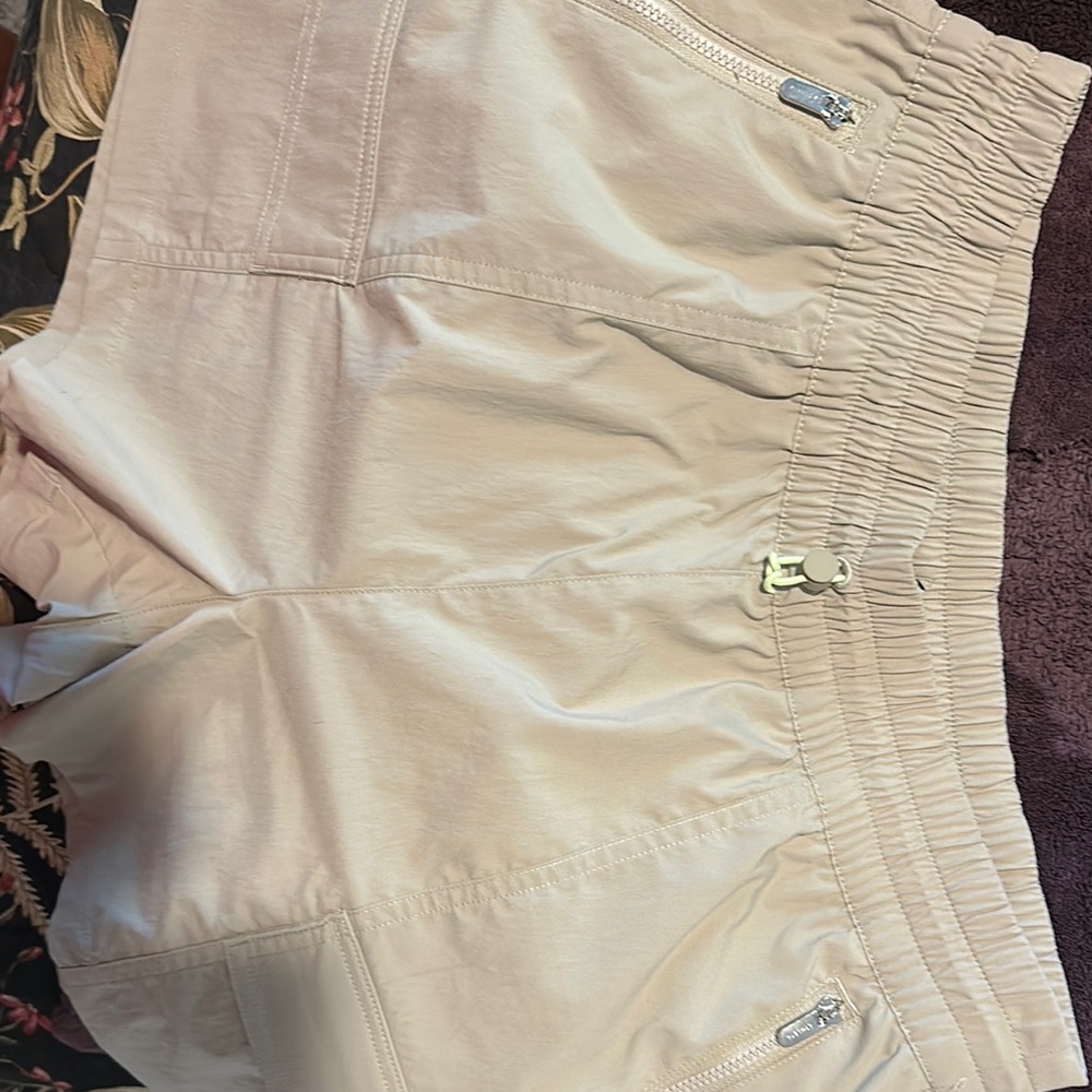 Athleta Tan Cascade Cargo Shorts with Elastic Waistband - Picture 5 of 6